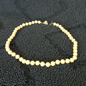 Liz Clayborn simulated pearl necklace